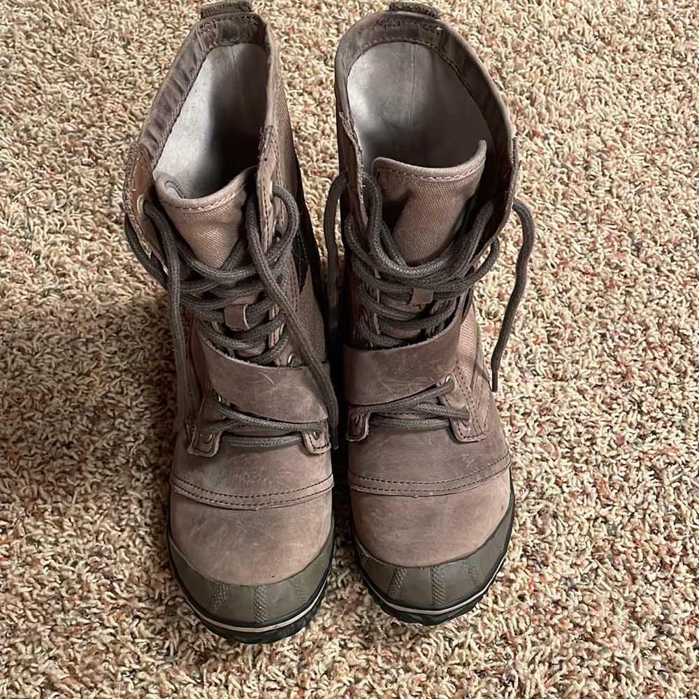 Size 7 women’s Sorel boots